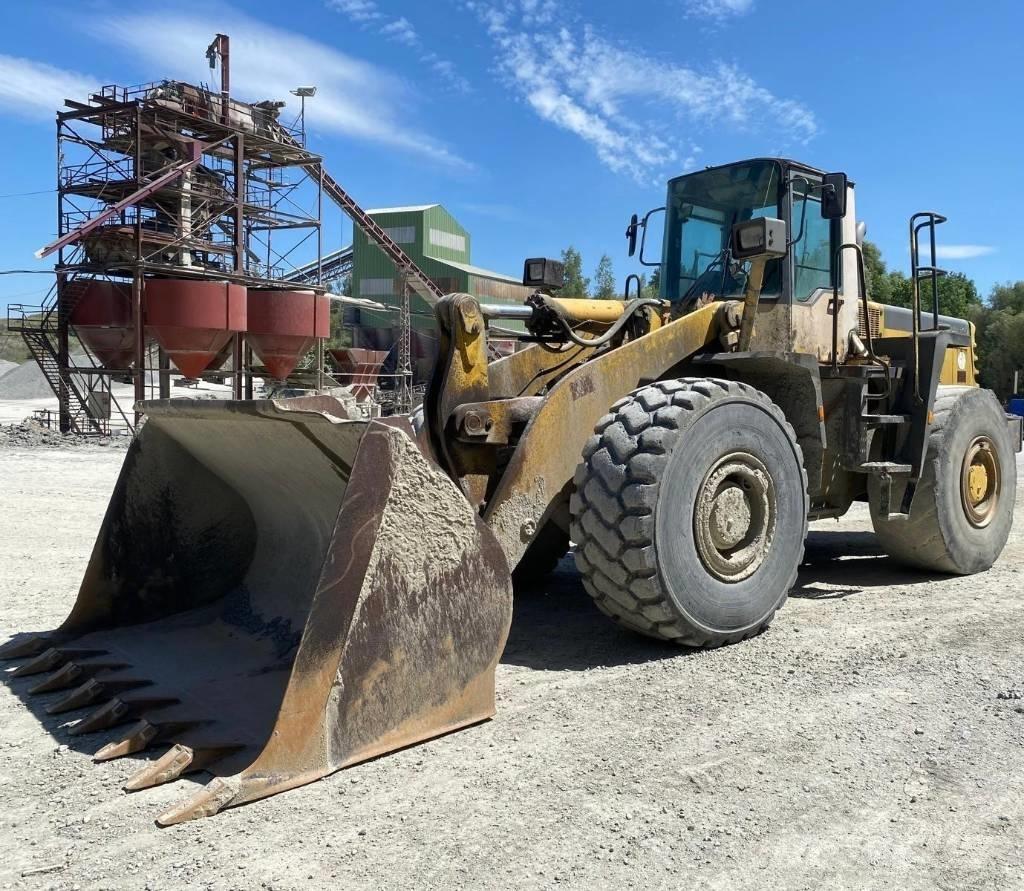 Komatsu WA 470-3 Pale gommate