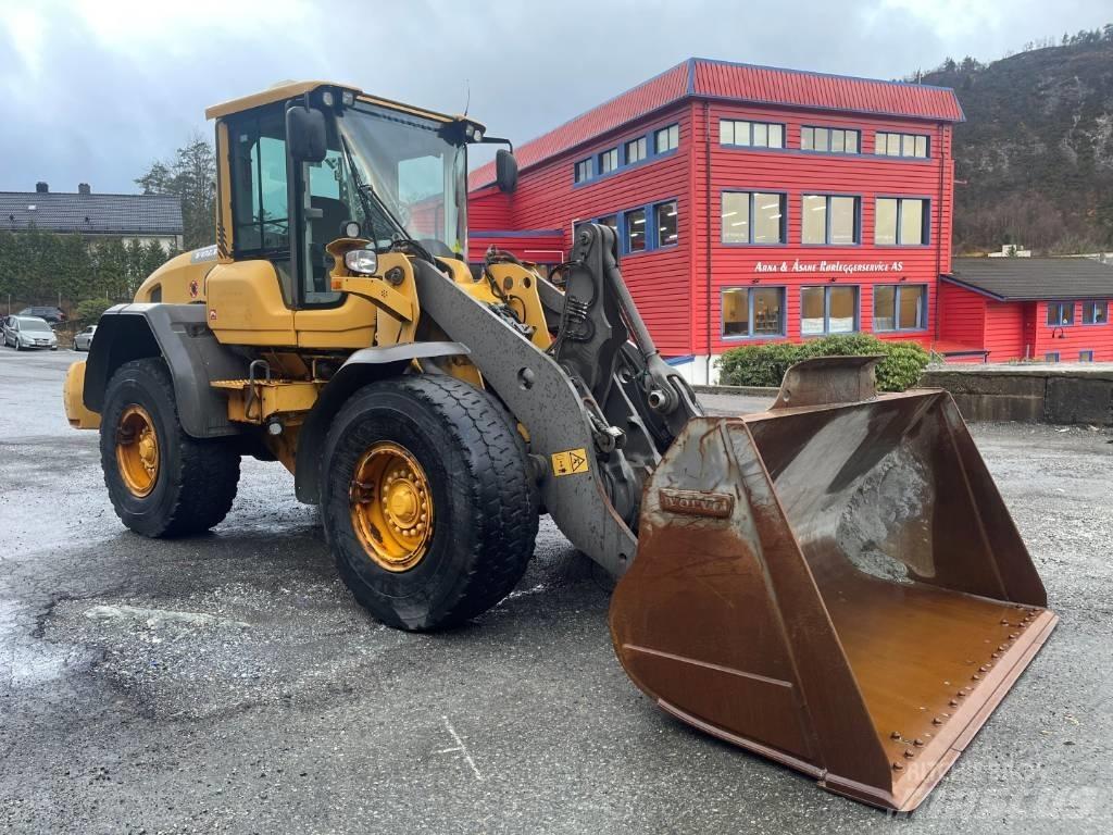Volvo L 90 G Pale gommate