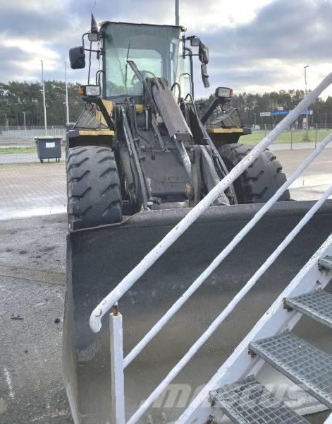 Komatsu WA 200 PT-5 Pale gommate