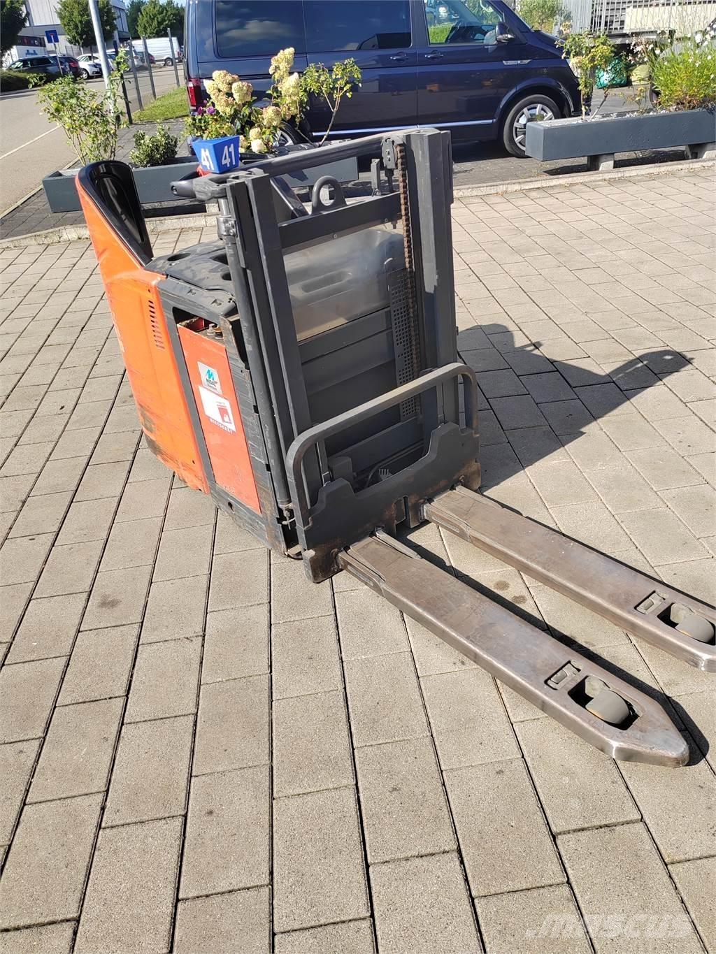 Linde L12 LHP SP Transpallet uomo a terra