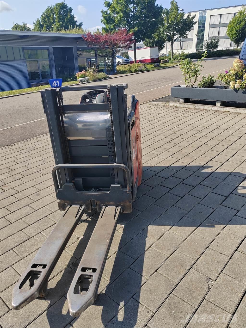Linde L12 LHP SP Transpallet uomo a terra