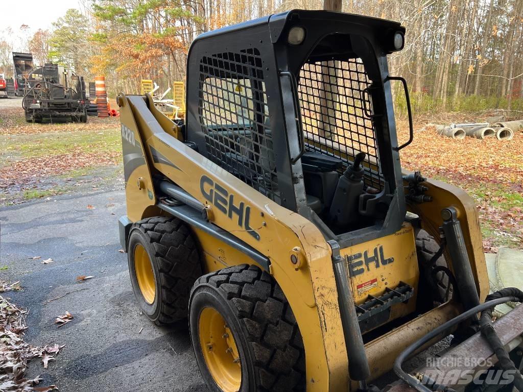 Gehl R 220 Mini Pale Gommate
