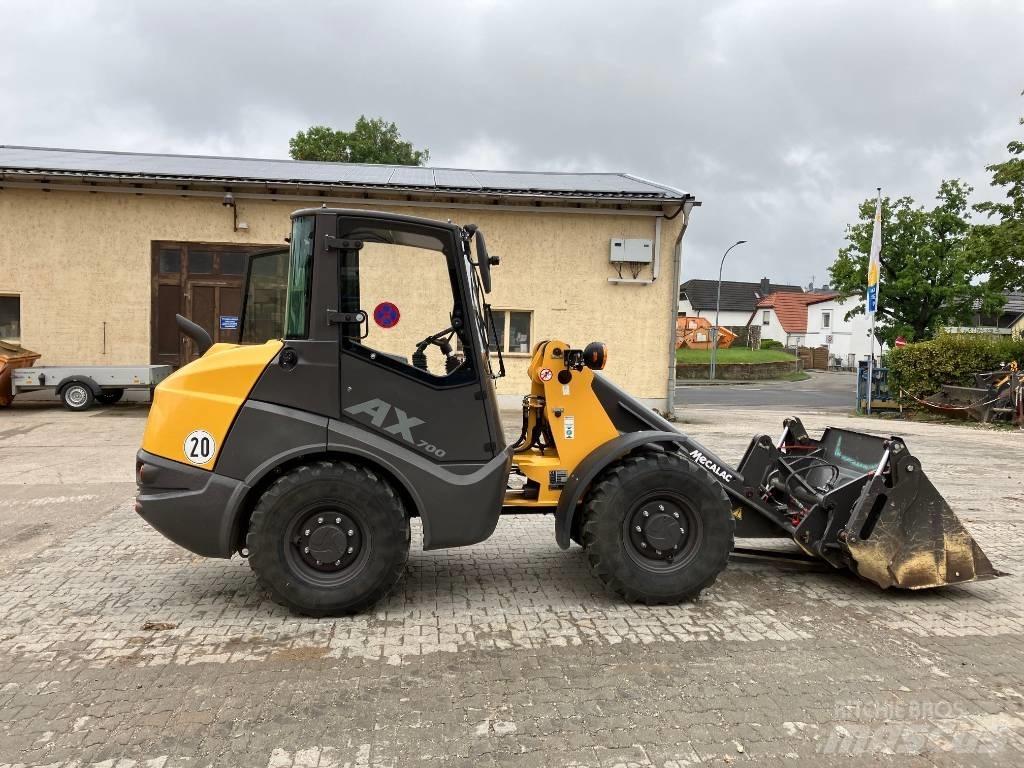 Mecalac AX 700 Pale gommate