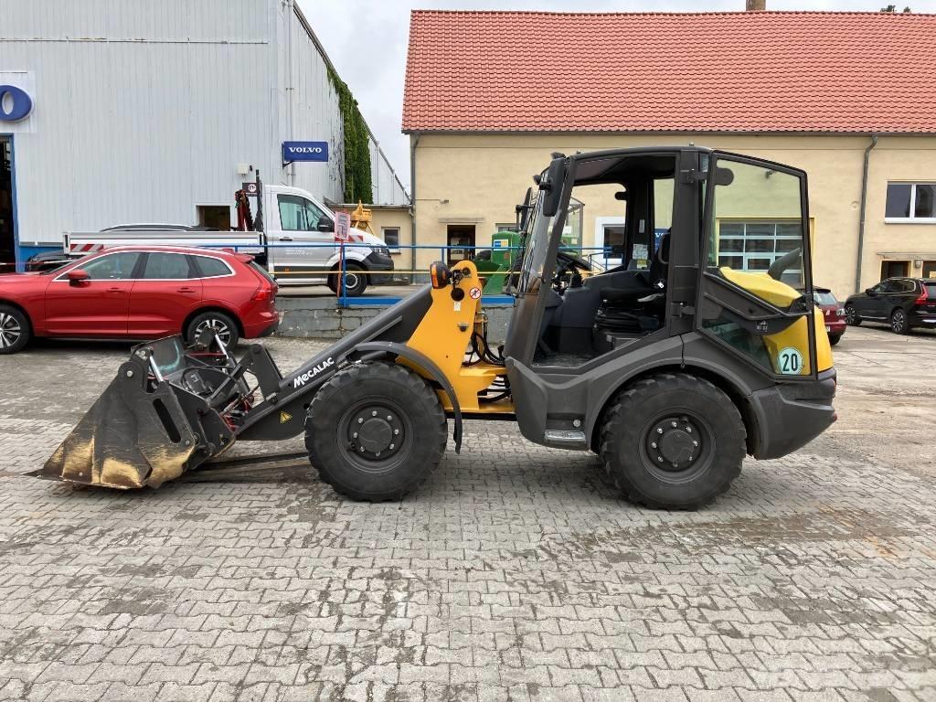 Mecalac AX 700 Pale gommate