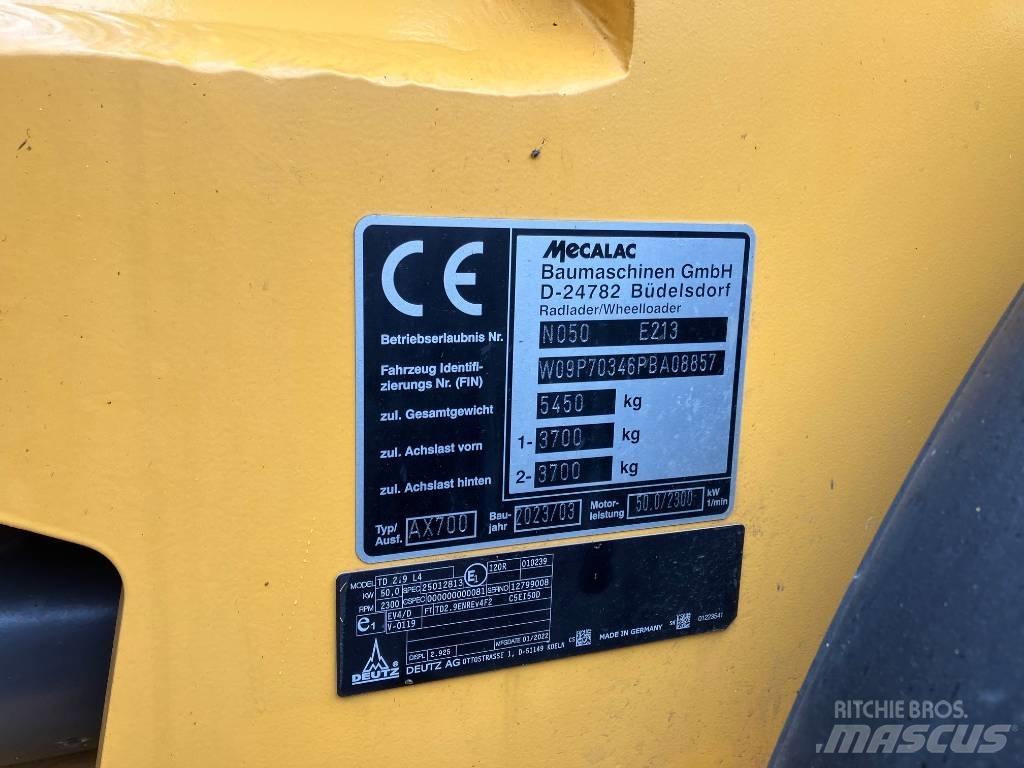 Mecalac AX 700 Pale gommate