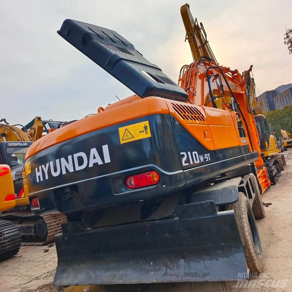 Hyundai 210W-9 Escavatori gommati