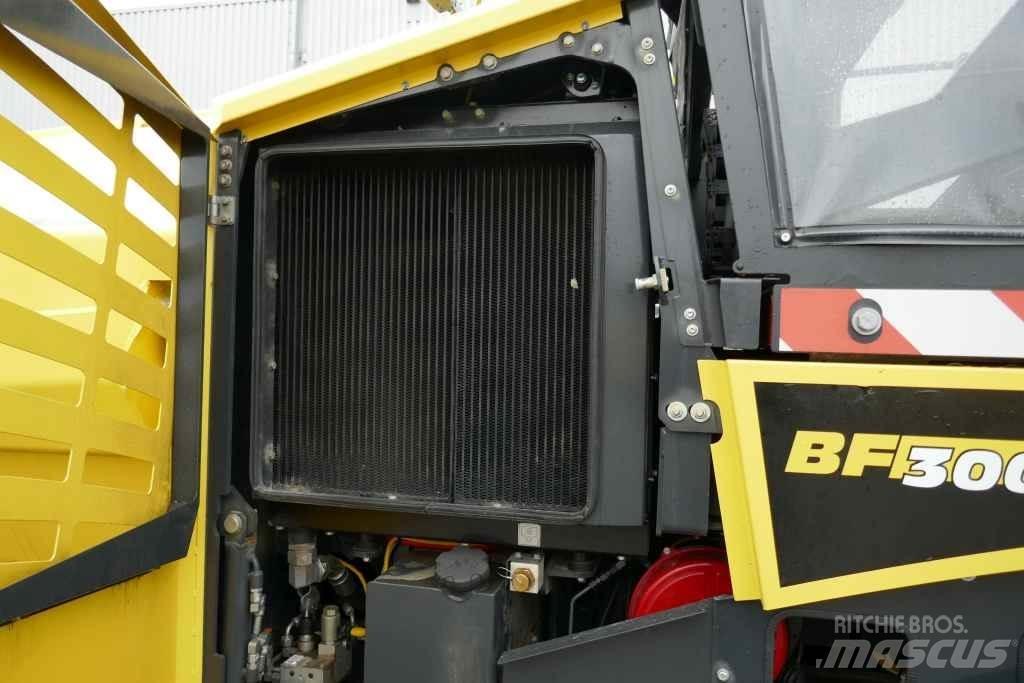 Bomag BF 300 C-2 Macchinari piccoli per asfalto