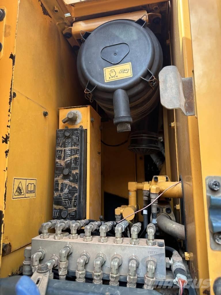 Hyundai R210W-9 Escavatori gommati