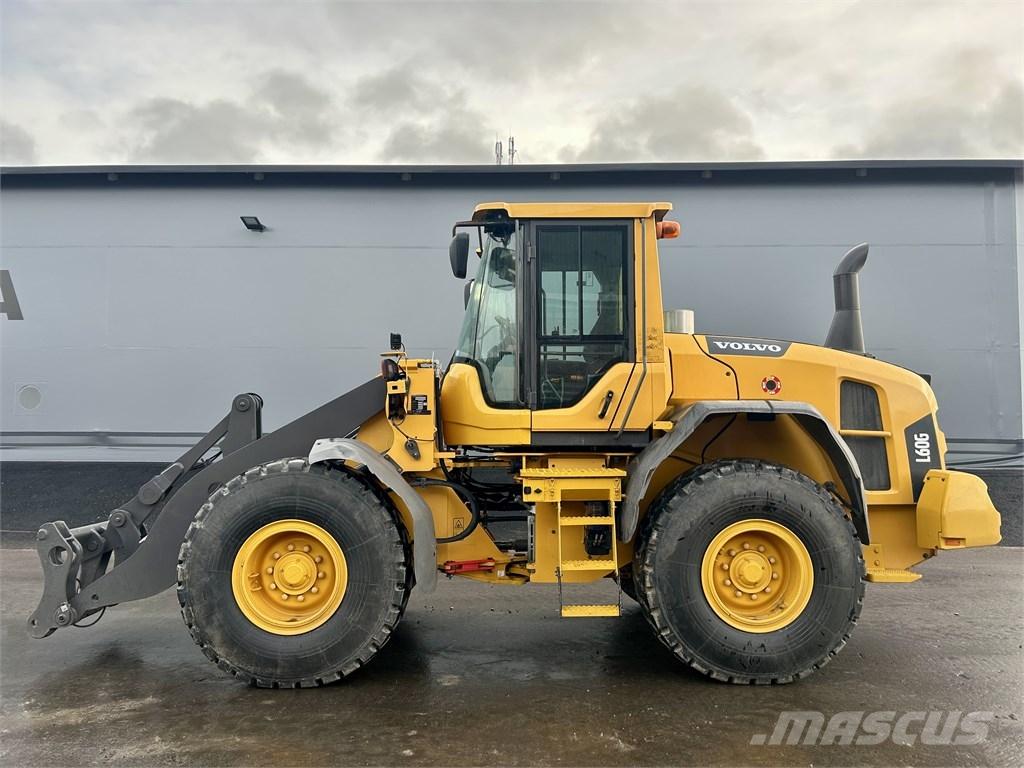 Volvo L60G LONGBOOM Pale gommate