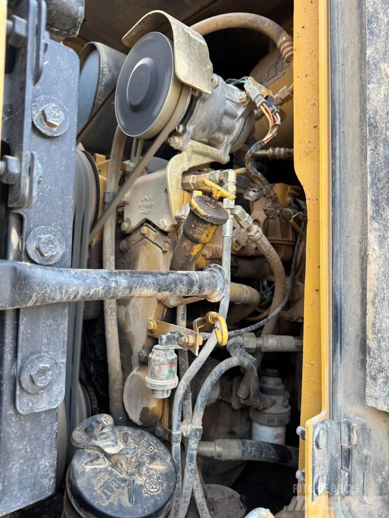 CAT 938 G Pale gommate