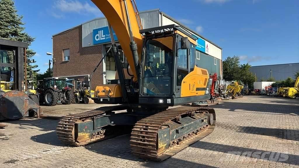 Hyundai HX220L Escavatori speciali