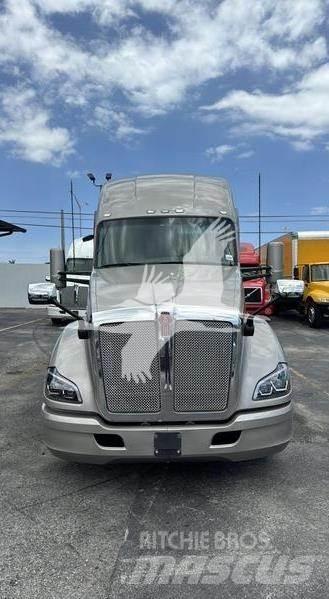 Kenworth T680 Motrici e Trattori Stradali