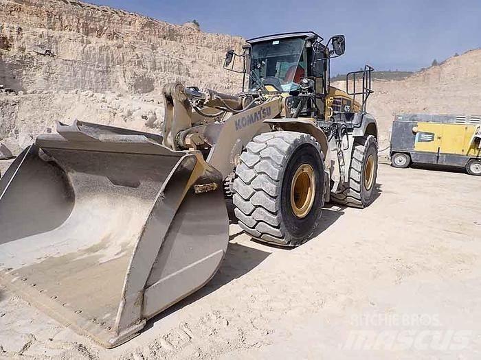 Komatsu WA475-10 Pale gommate