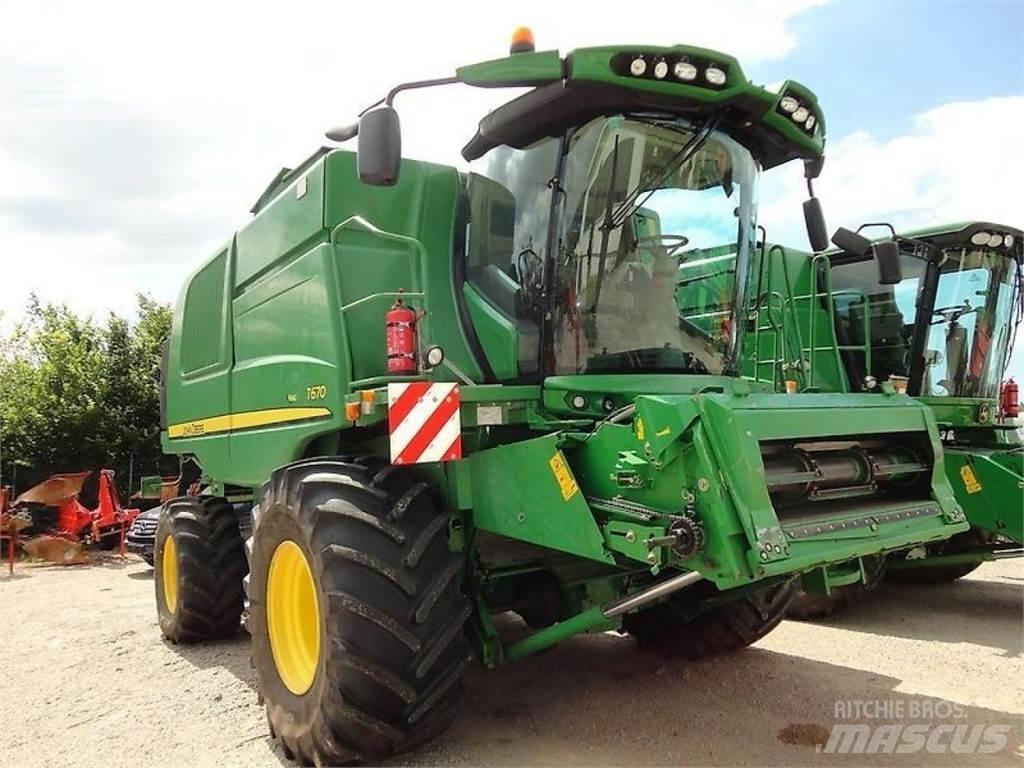 John Deere t670 Mietitrebbiatrici