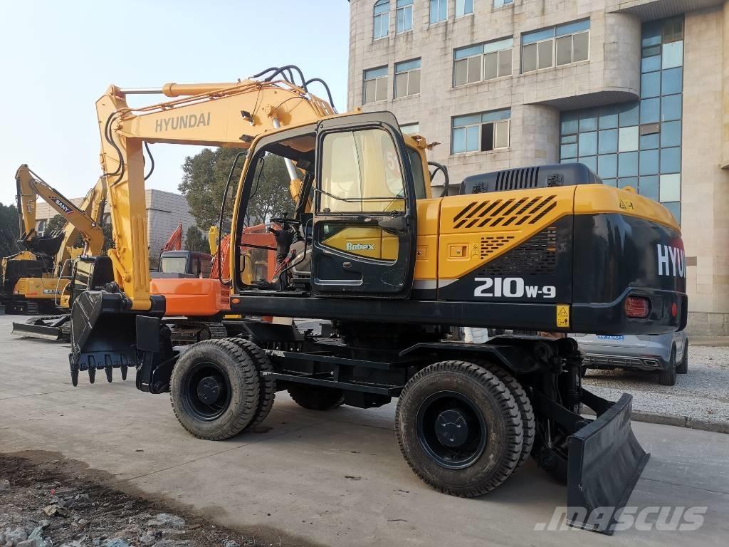 Hyundai R210W-9 Escavatori gommati