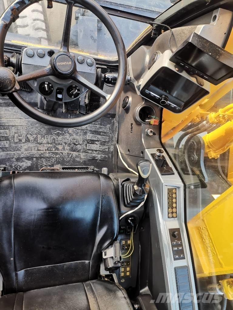 Hyundai R210W-9 Escavatori gommati