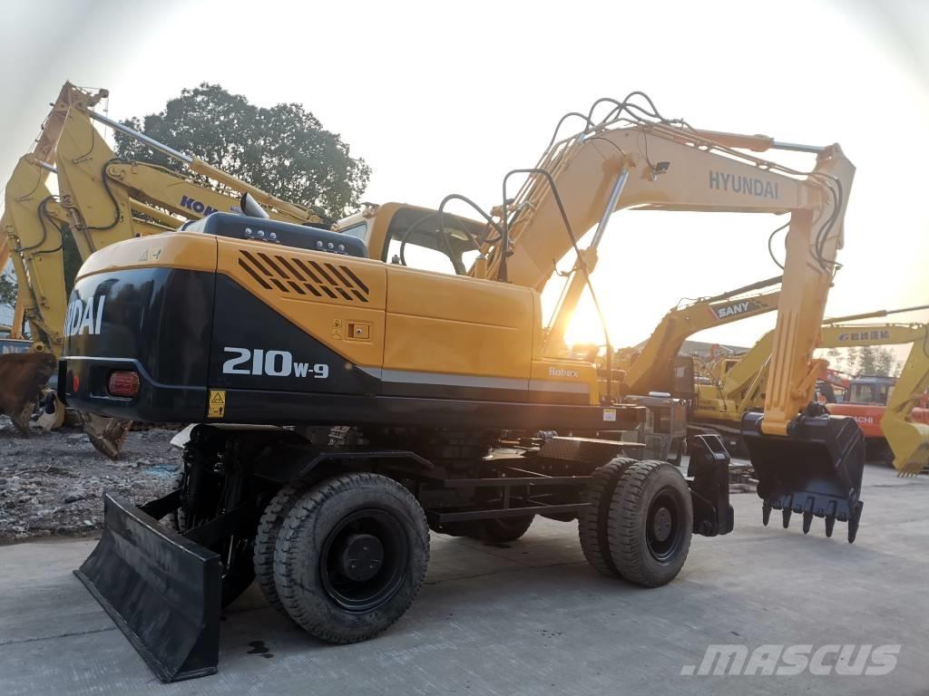 Hyundai R210W-9 Escavatori gommati