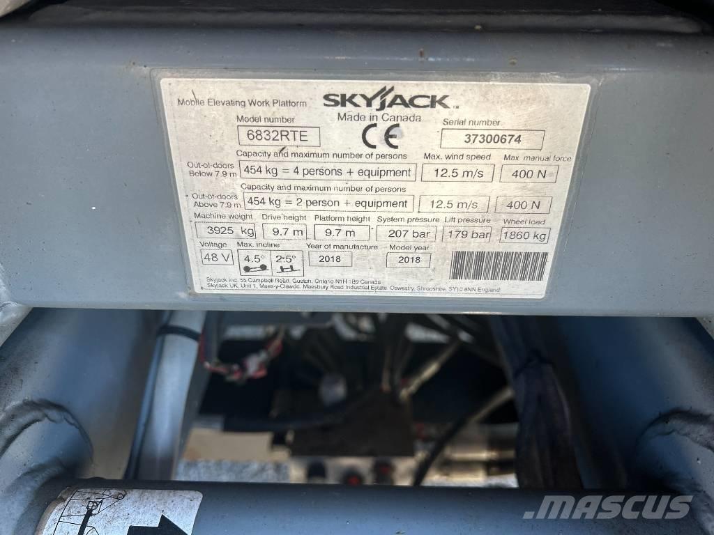 SkyJack SJ 6832 RTE Piattaforme a pantografo