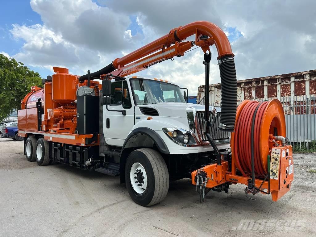 International 7400 Camion autospurgo