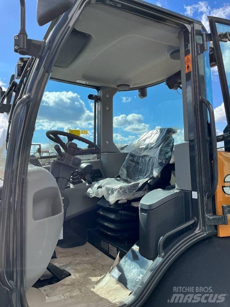 CASE 321 F Pale gommate