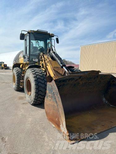CAT 930H Pale gommate