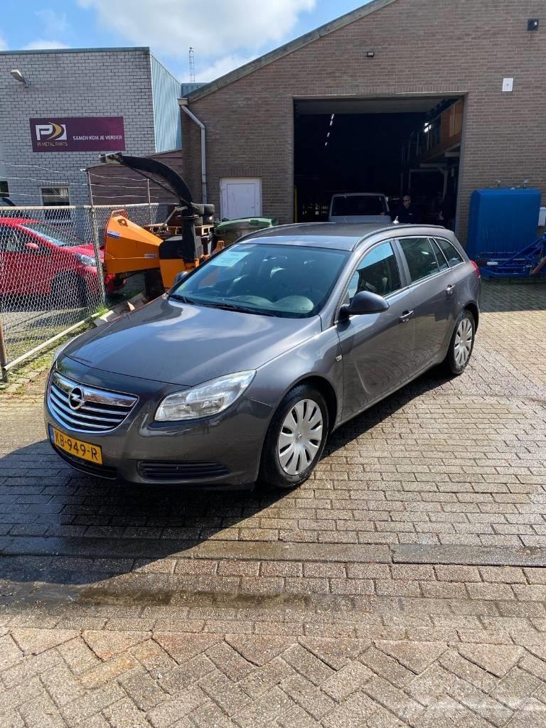 Opel Insignia Auto