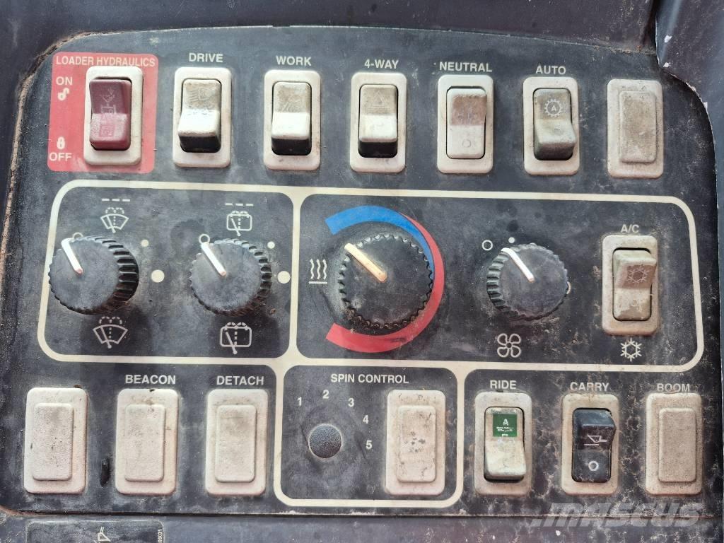 John Deere 444 H Pale gommate