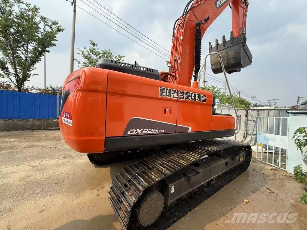 Doosan DX 225 LCA Escavatori cingolati