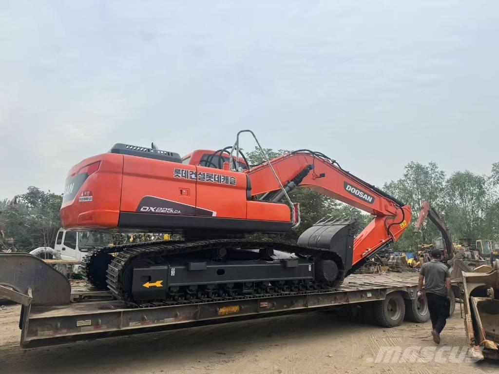 Doosan DX 225 LCA Escavatori cingolati