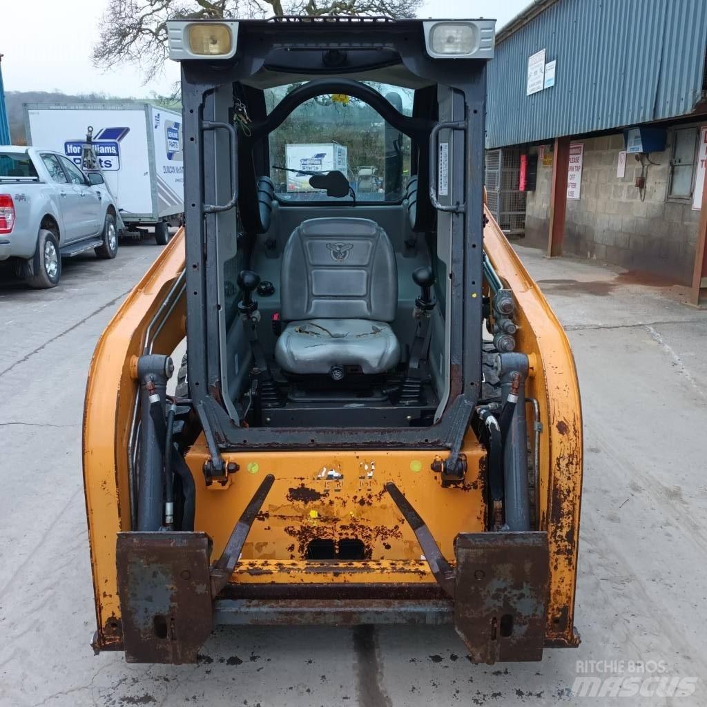 CASE SR 130 Mini Pale Gommate