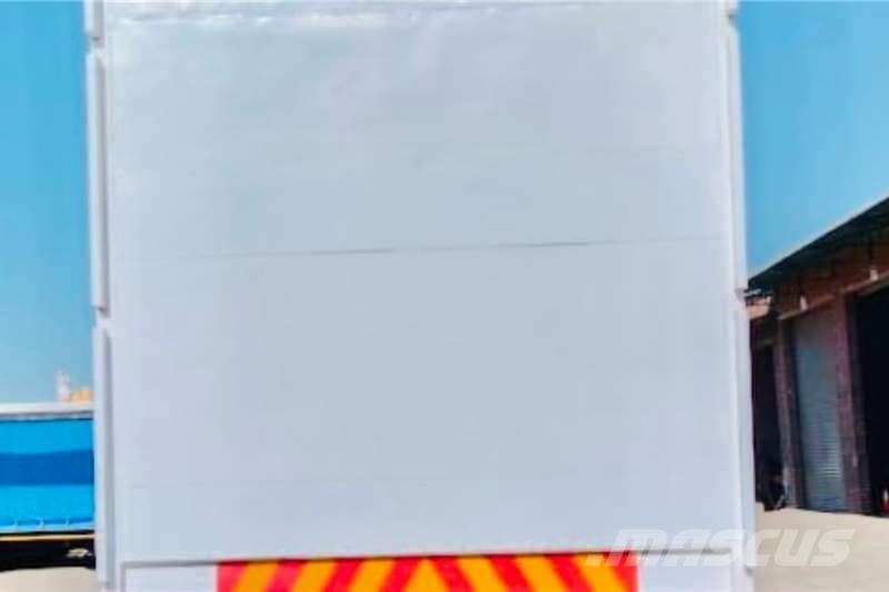  Custom Curtainside Altri rimorchi