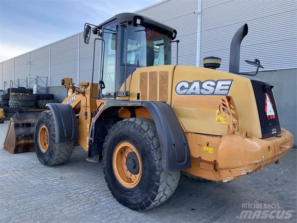 CASE 721F Pale gommate
