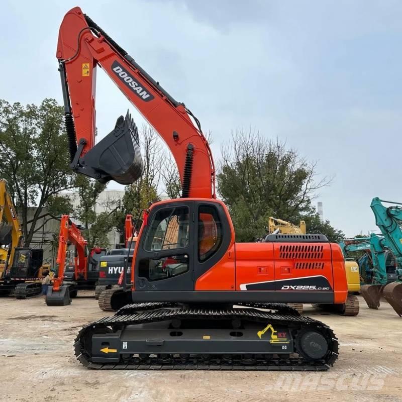 Doosan DX225-9C Escavatori cingolati
