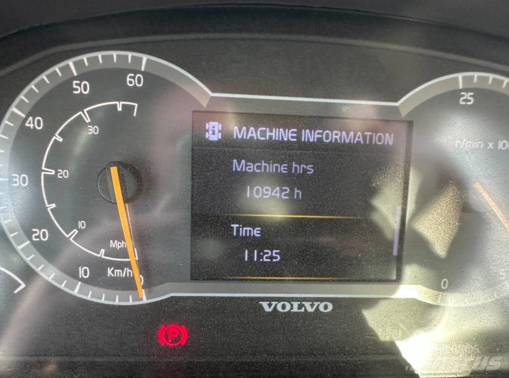 Volvo L 260 H Pale gommate