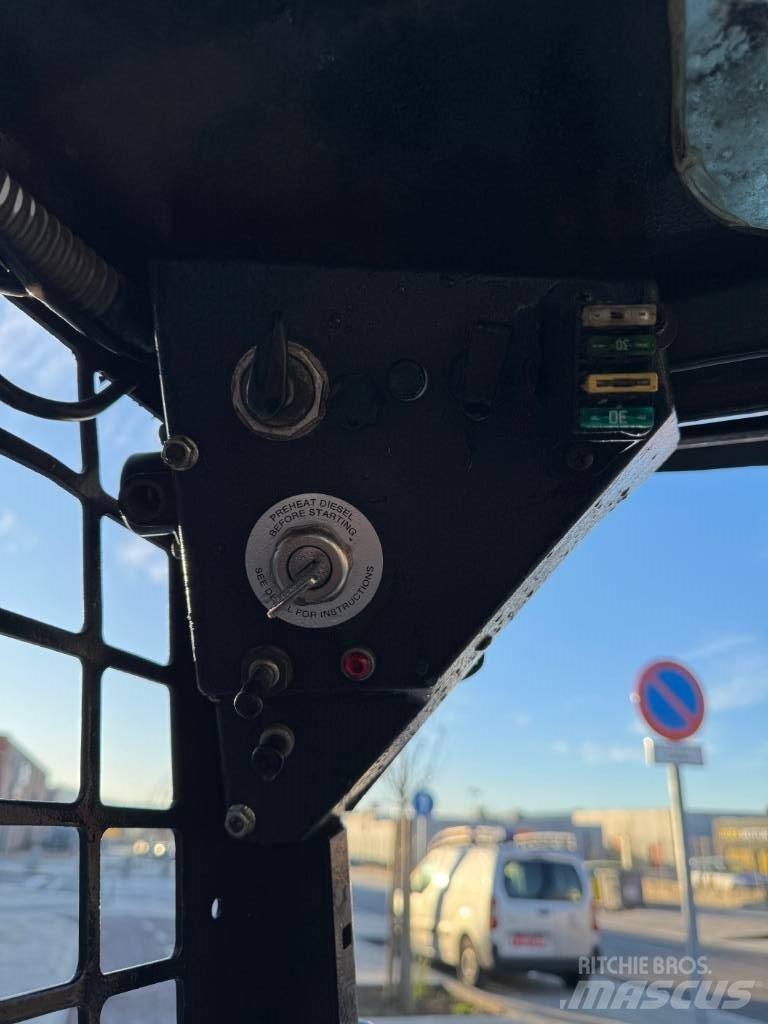 Bobcat 543 Mini Pale Gommate