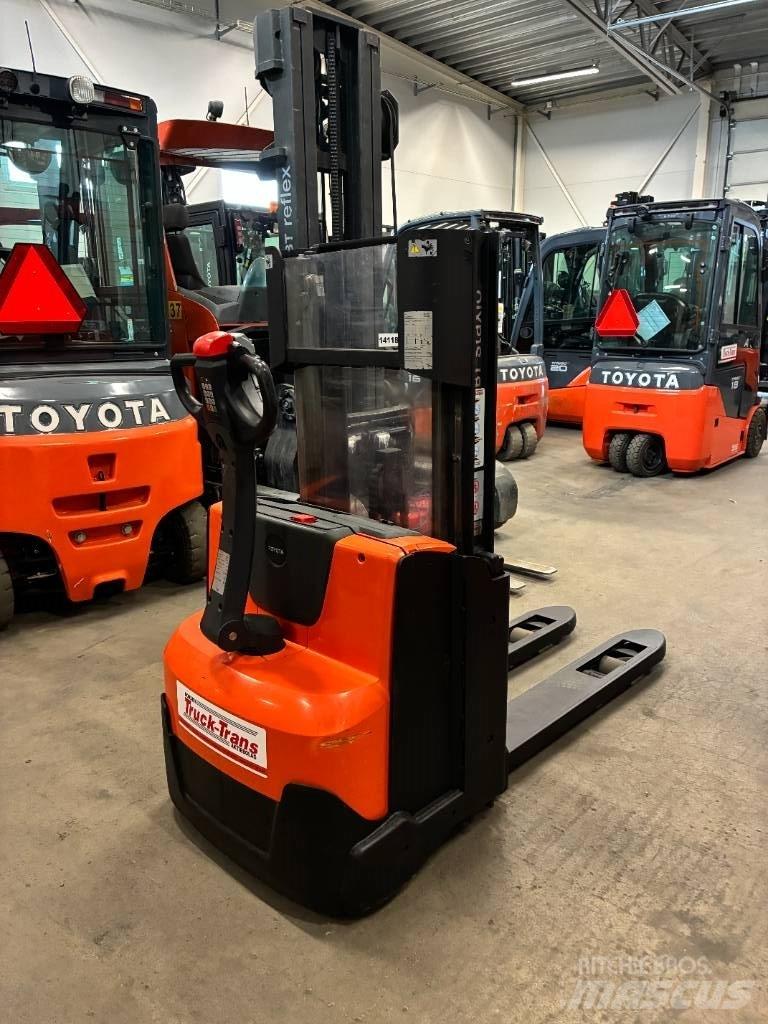 Toyota SWE120L Transpallet uomo a terra