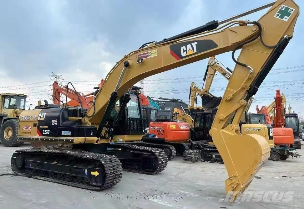 CAT 323 D Escavatori cingolati