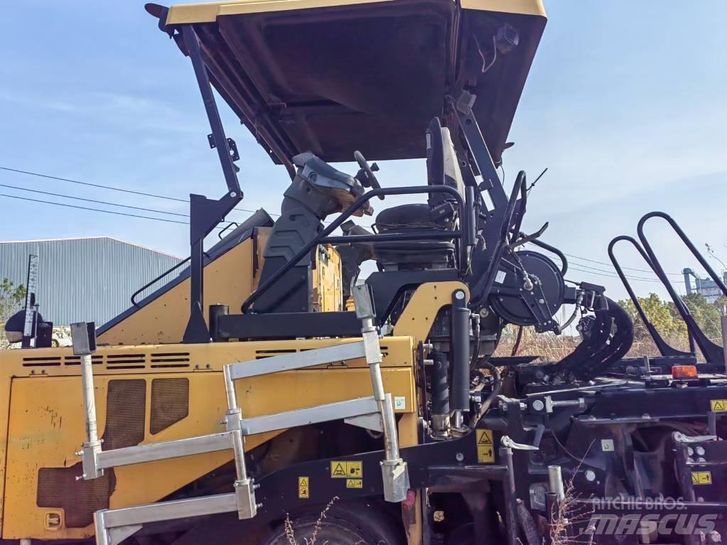 CAT AP655F Finitrici