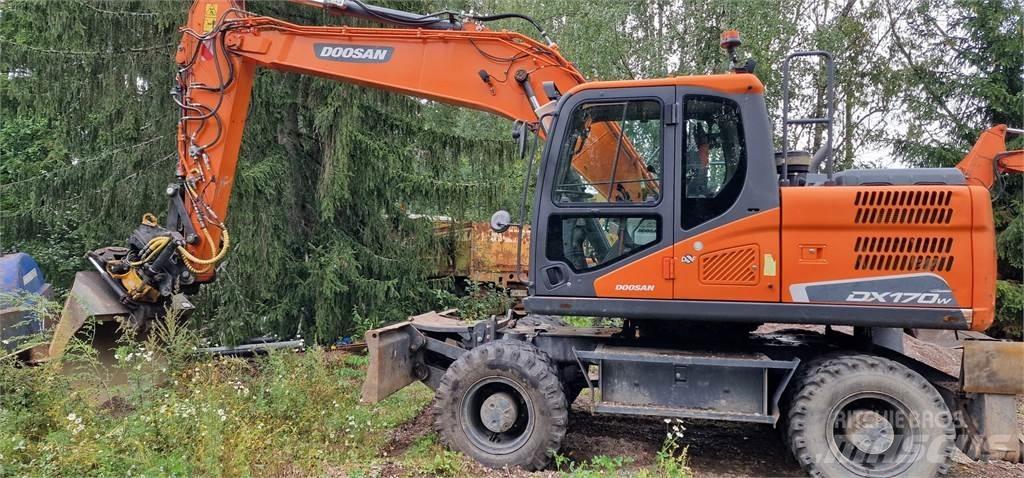 Doosan DX170W Escavatori gommati