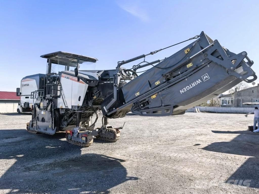 Wirtgen W 200 F Fresa a freddo per asfalto