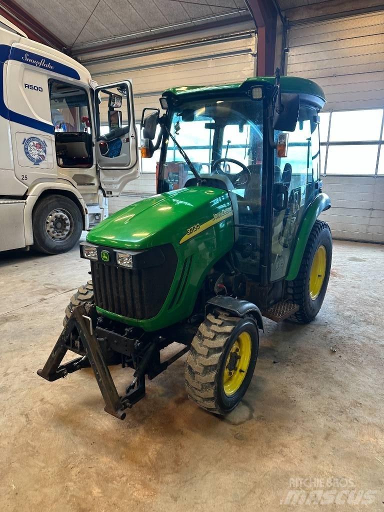 John Deere 3720 Trattori