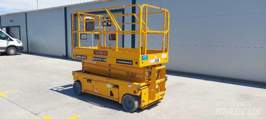 Haulotte Compact 10 Piattaforme a pantografo