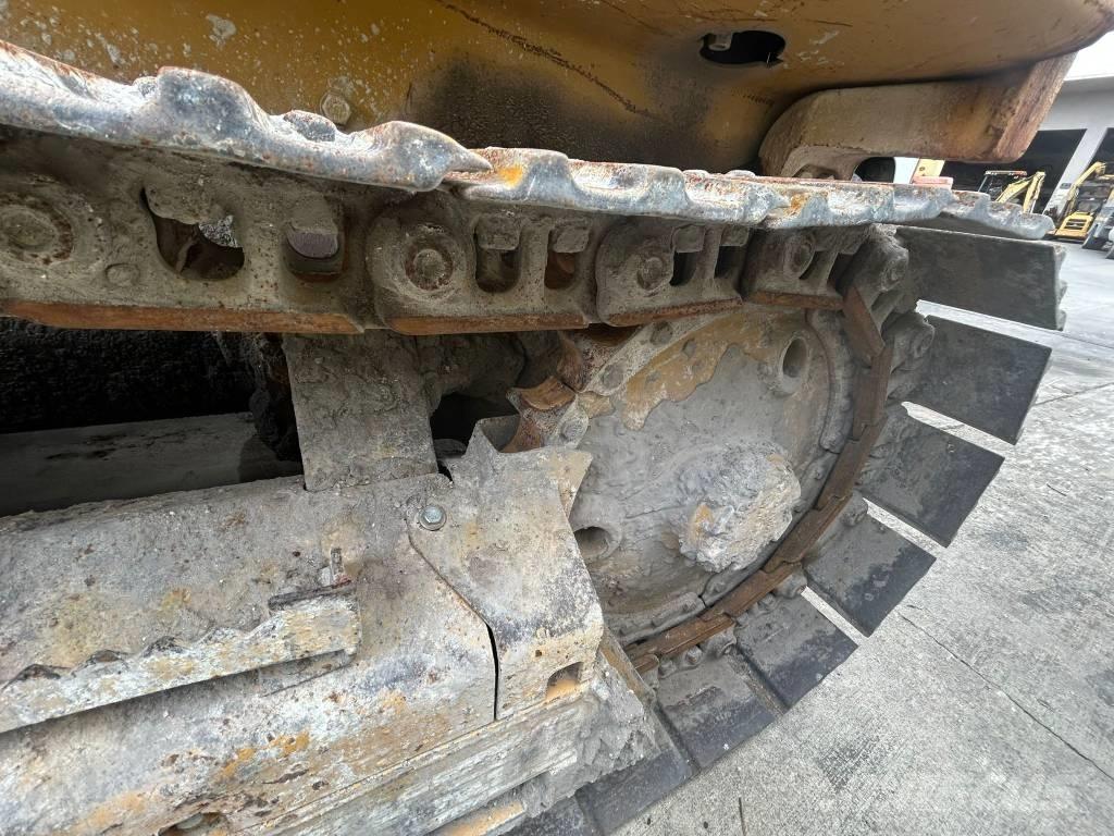 CAT D 3 C III Dozer cingolati