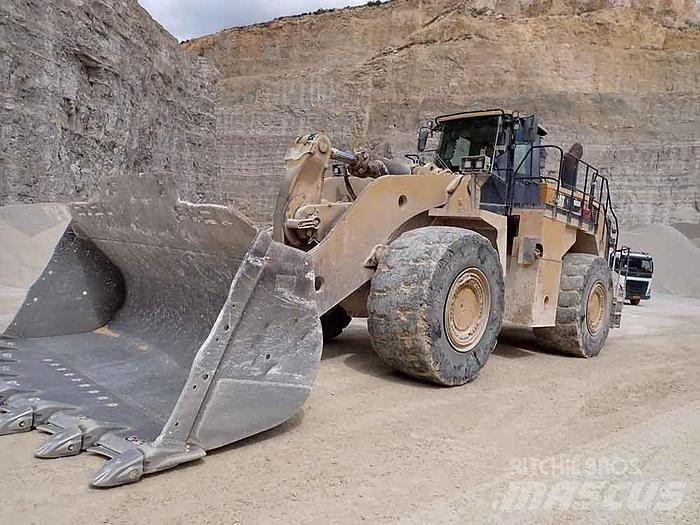 CAT 988K Pale gommate