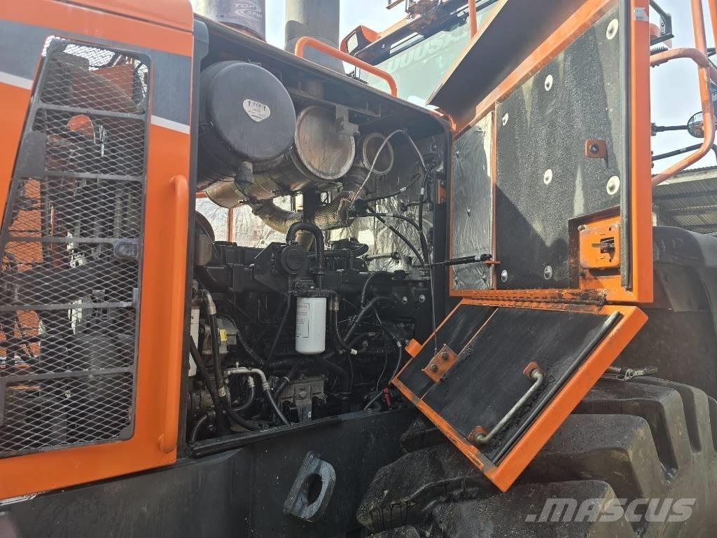 Doosan DL 300-5 Pale gommate