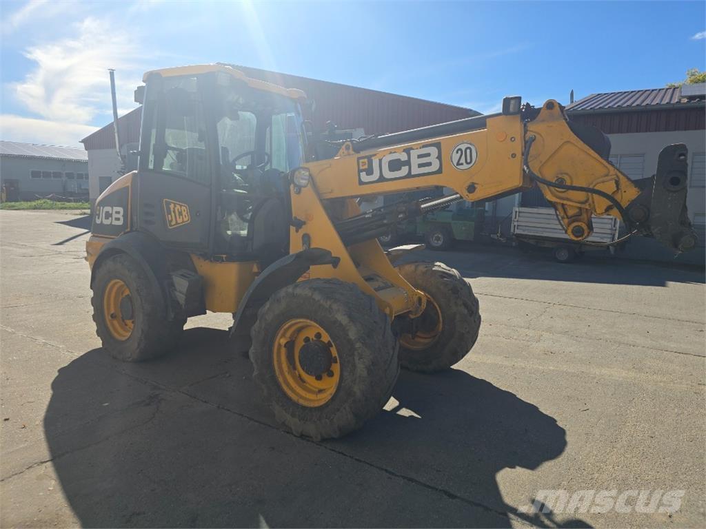 JCB TM 220 Pale gommate