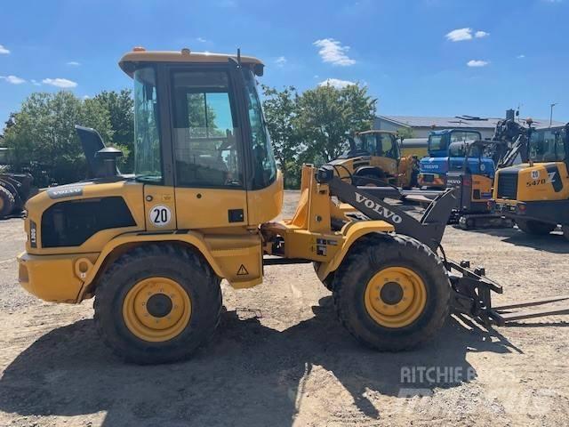 Volvo L 30 G Pale gommate