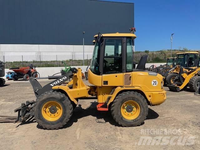 Volvo L 30 G Pale gommate