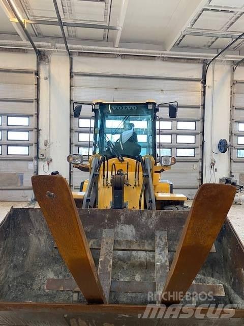 Volvo L 30 G Pale gommate