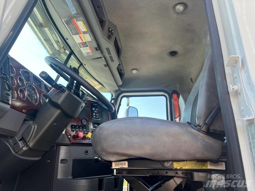 Mack CXU 613 Motrici e Trattori Stradali